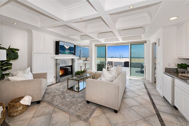 $8,200,000 | 7010 West Oceanfront, Newport Beach, CA 92663