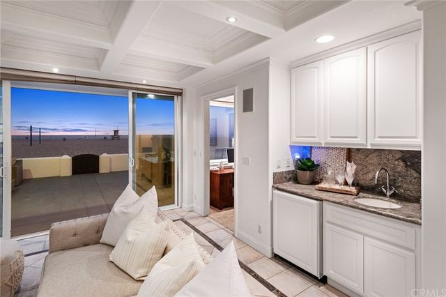 $8,200,000 | 7010 West Oceanfront, Newport Beach, CA 92663