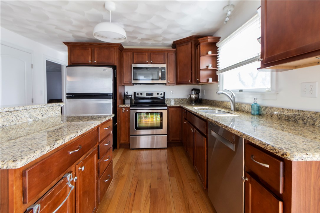 49 Roffee Street Barrington, RI 02806 - Photo 8 of 40 Gallery Image 8