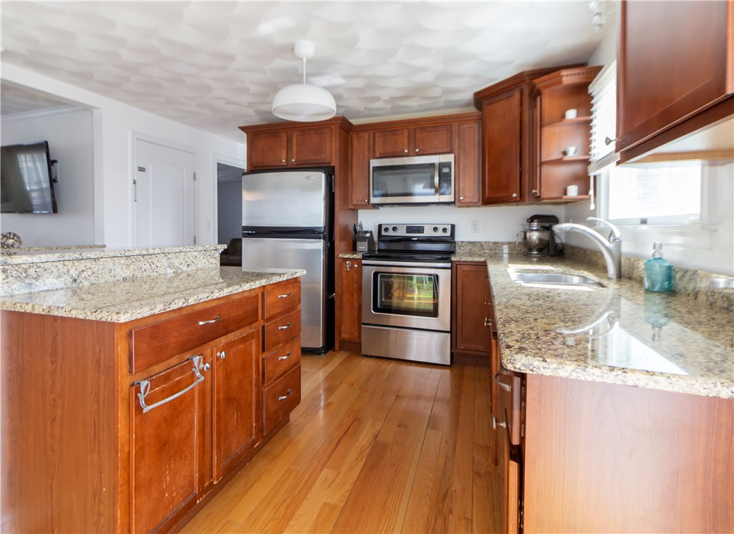49 Roffee Street Barrington, RI 02806 - Photo 9 of 40 Gallery Image 9