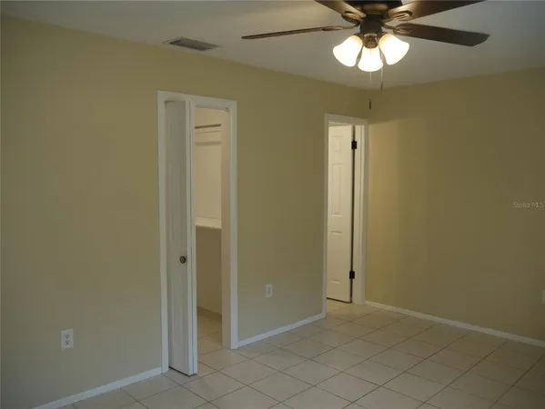 $2,000 | 2411 Aspinwall Street, Unit 2411, Sarasota, FL 34237