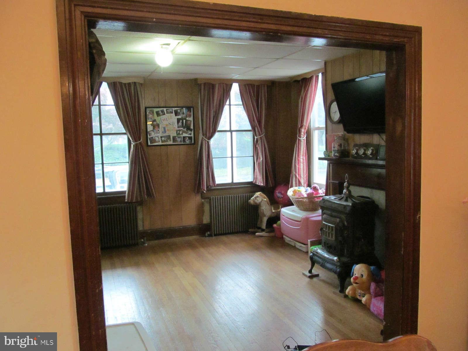 32 West Cherry Street Rising Sun, MD 21911 - Photo 8 of 20 Living Room