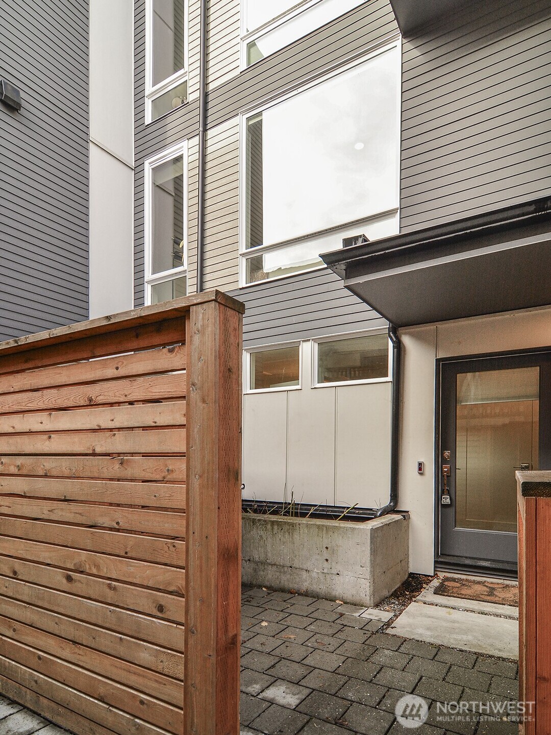 6539 4th Avenue Northeast, Unit B Seattle, WA 98115 - Photo 2 of 22