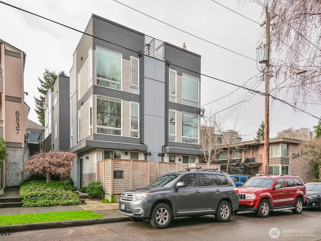 $749,000 | 6539 4th Avenue Northeast, Unit B, Seattle, WA 98115