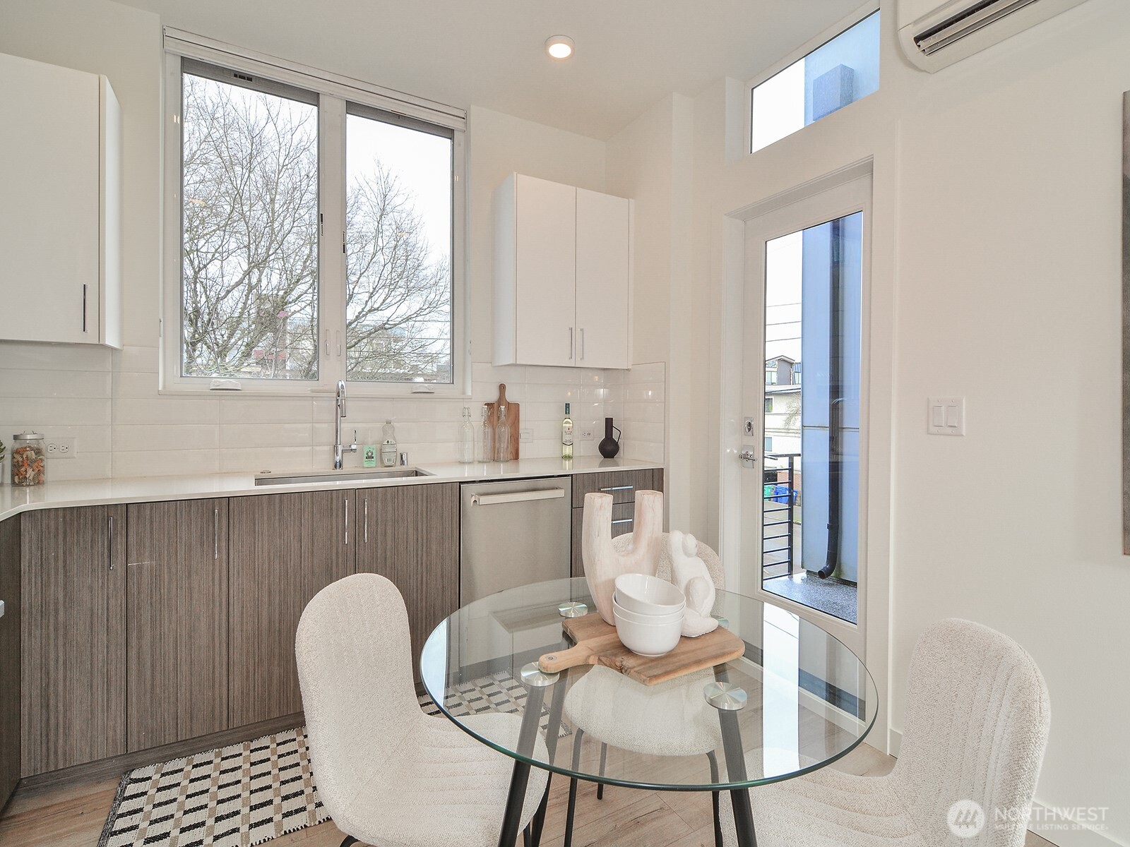 6539 4th Avenue Northeast, Unit B Seattle, WA 98115 - Photo 7 of 22