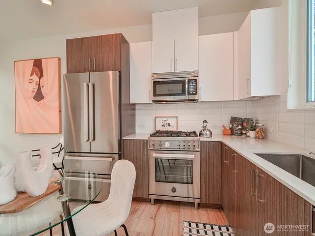 $749,000 | 6539 4th Avenue Northeast, Unit B, Seattle, WA 98115