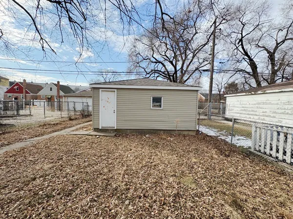 a view of backyard space