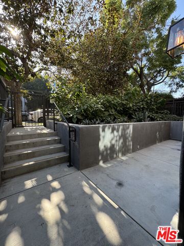 $1,725 | 5813 Harold Way, Los Angeles, CA 90028