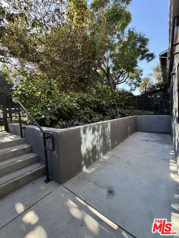 $1,725 | 5813 Harold Way, Los Angeles, CA 90028