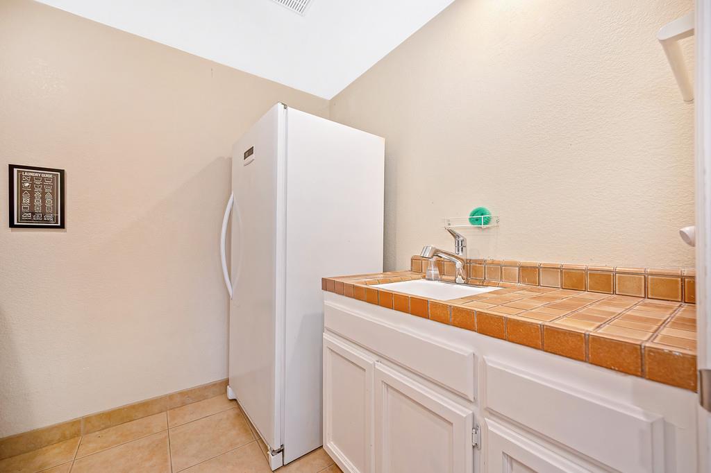 8780 Longmore Way Fair Oaks, CA 95628 - Photo 16 of 48