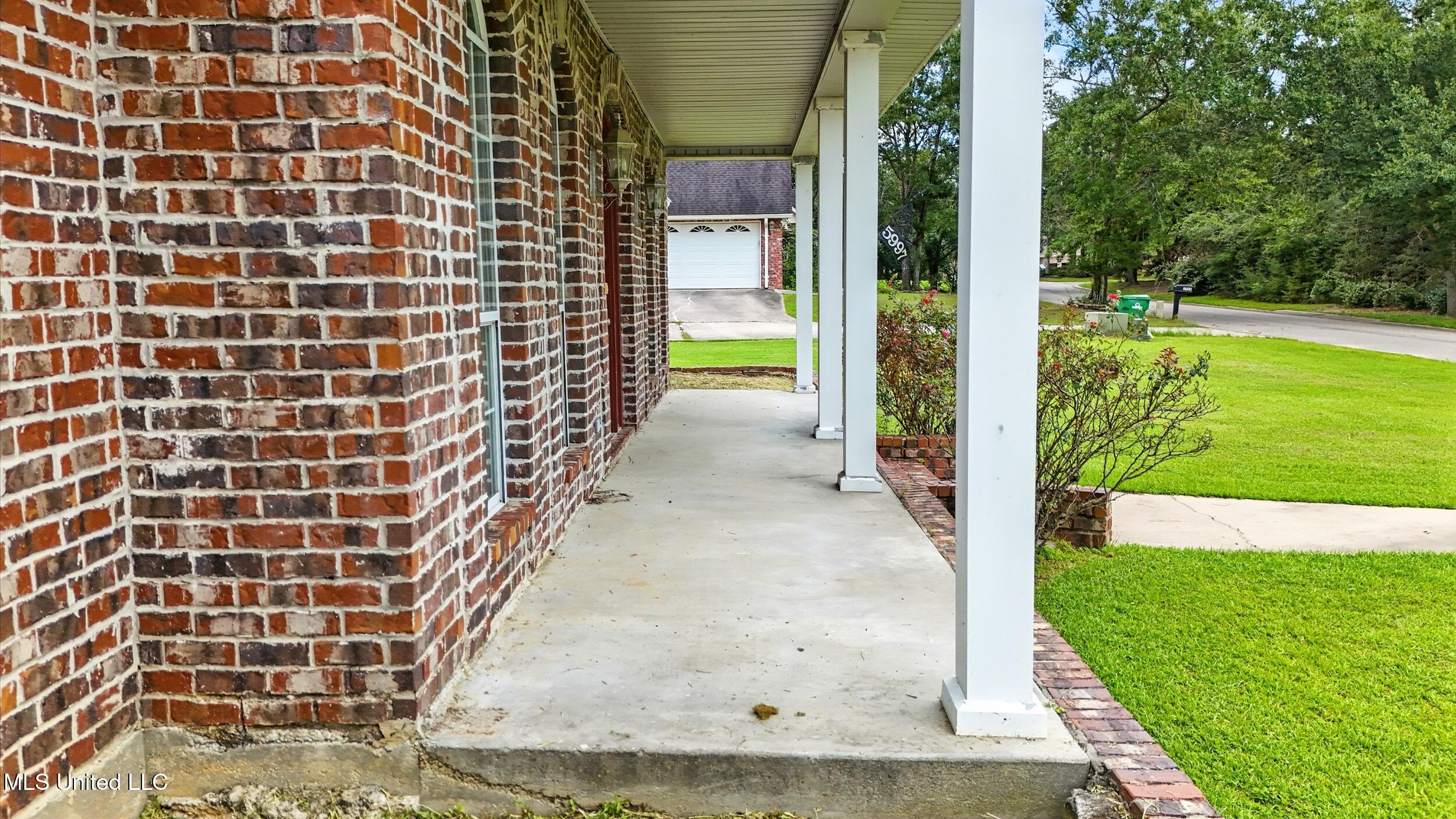5997 The Wds Road Picayune, MS 39466 - Photo 47 of 51 46_front porch 3