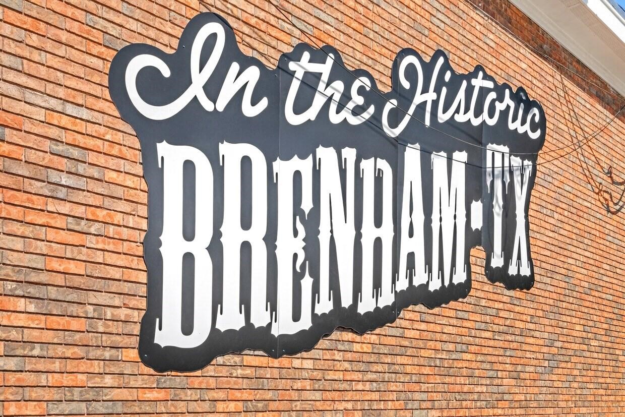 401 East Main Street Brenham, TX 77833 - Photo 4 of 28