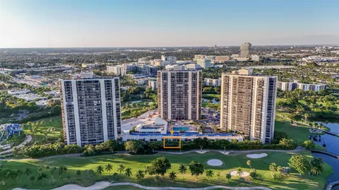 $570,000 | 20347 West Country Club Drive, Unit TH15, Aventura, FL 33180