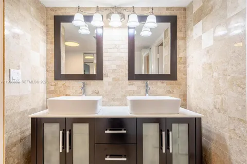 $565,000 | 20347 West Country Club Drive, Unit TH15, Aventura, FL 33180