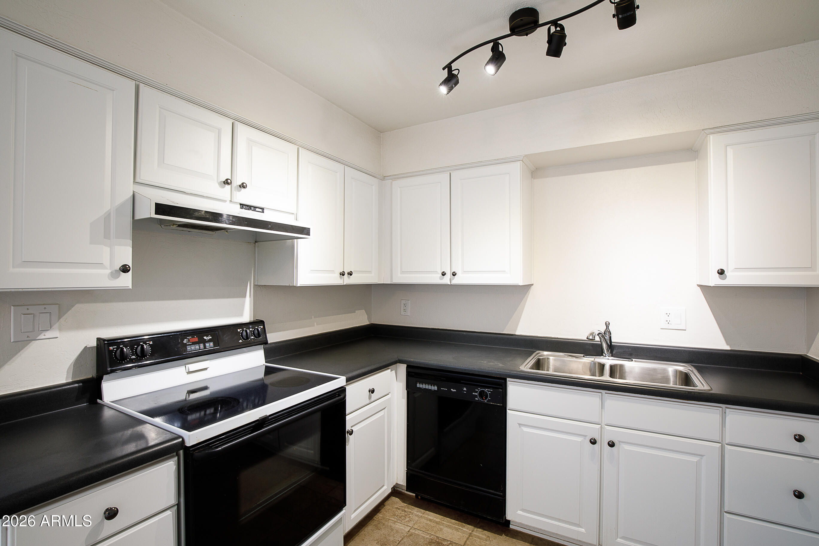 2725 South Rural Road, Unit 14 Tempe, AZ 85282 - Photo 10 of 20 2725 S Rural Rd Unit 14-10