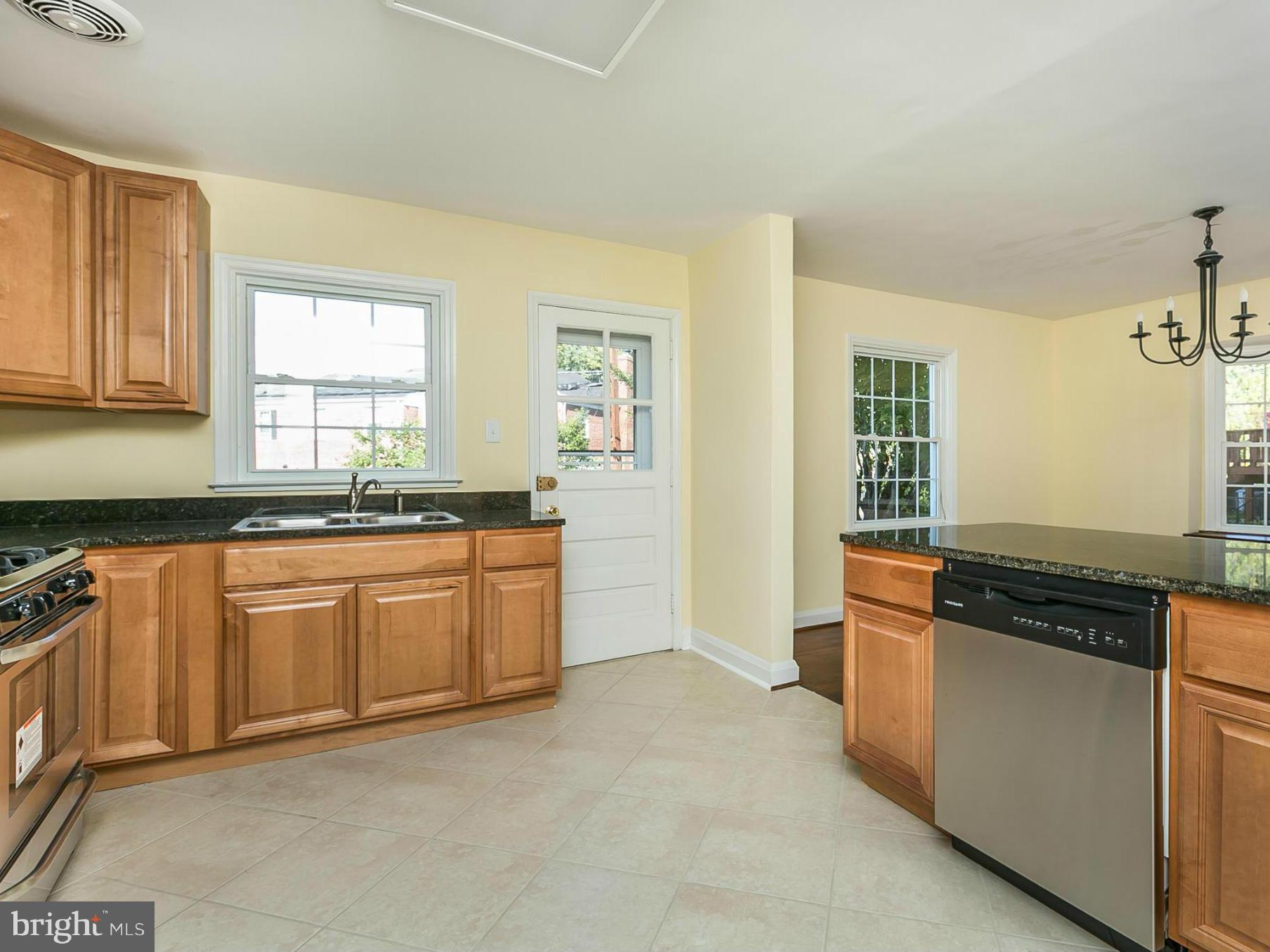1731 Edgewood Road Baltimore, MD 21286 - Photo 10 of 30 Kitchen with granite counters!