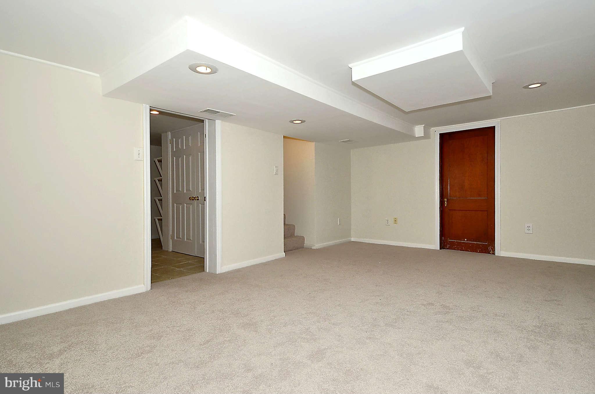 4999 Ten Oaks Road Dayton, MD 21036 - Photo 14 of 27 Family Room