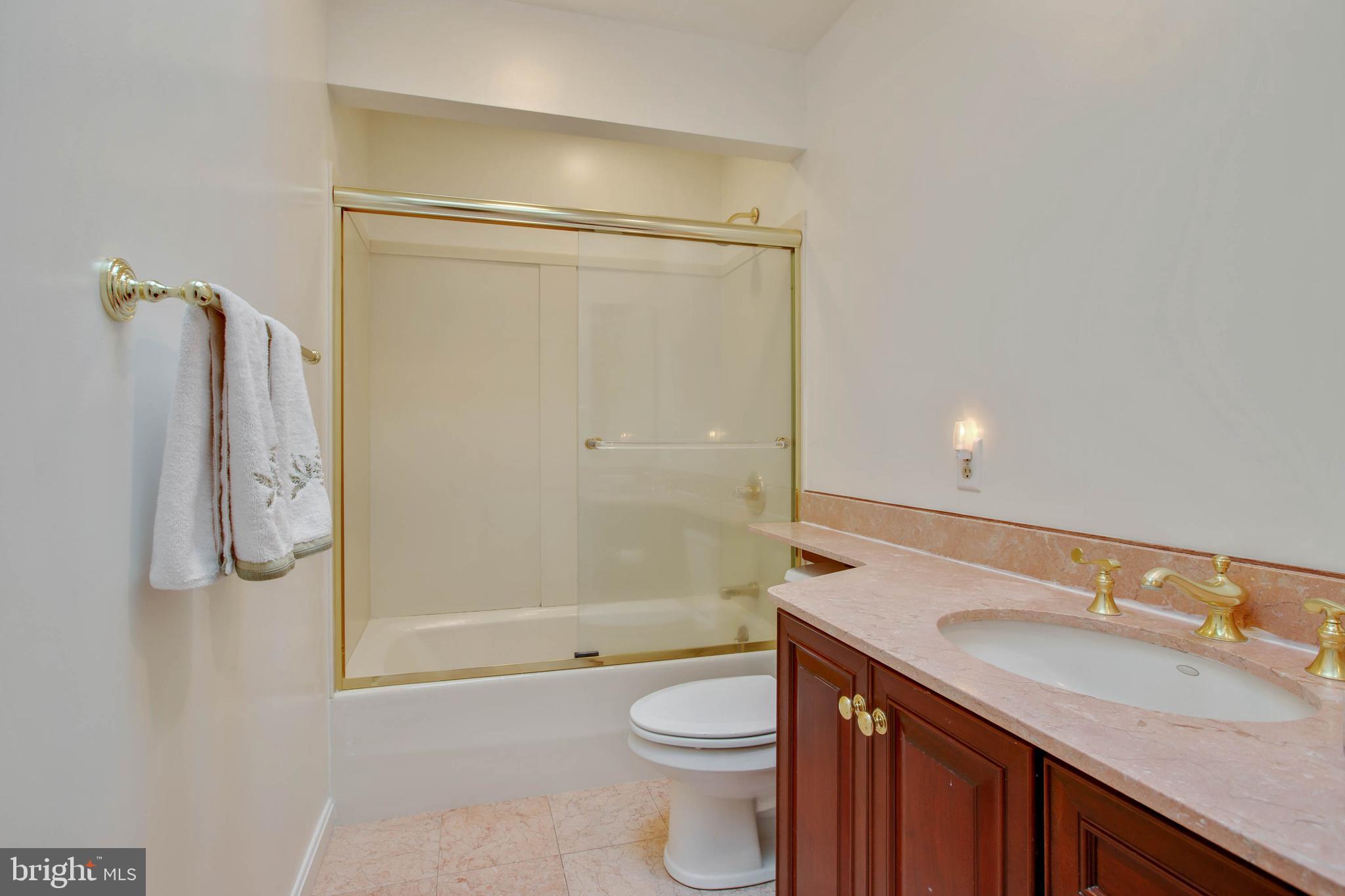 11694 Farside Road Ellicott City, MD 21042 - Photo 29 of 49 Bathroom