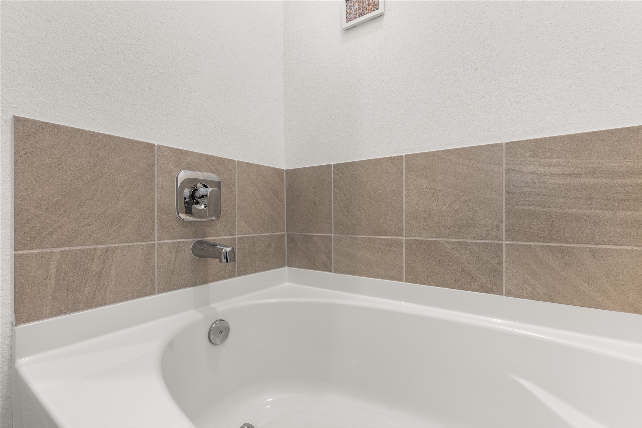 18771 Goldbach Road New Caney, TX 77357 - Photo 19 of 38 Relax after a long day in this soaker tub!