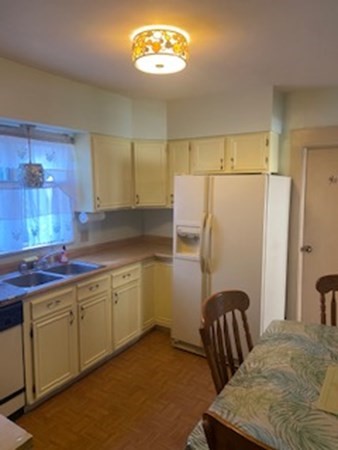 91 Clayton Street Springfield, MA 01107 - Photo 4 of 13 Gallery Image 4