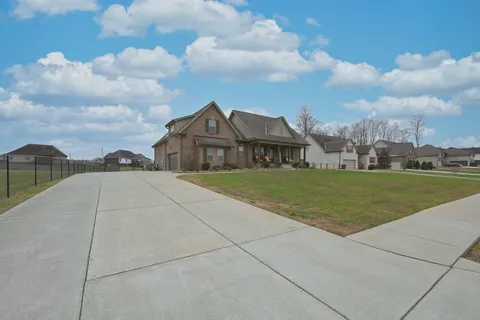 $499,900 | 727 North Russell Street, Portland, TN 37148