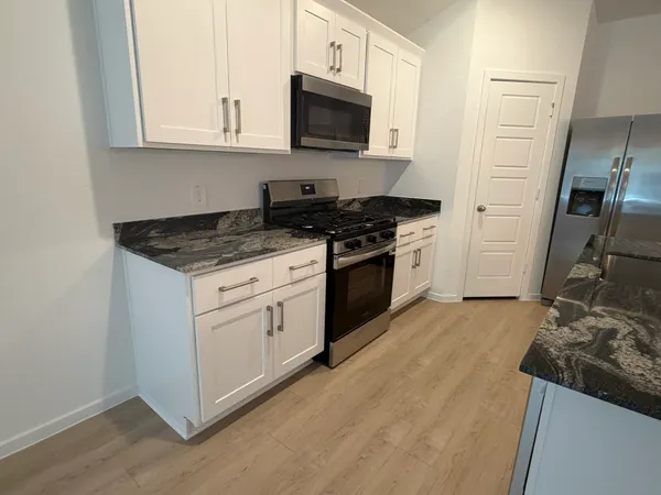 $2,550 | 523 Robin Court, Angleton, TX 77515