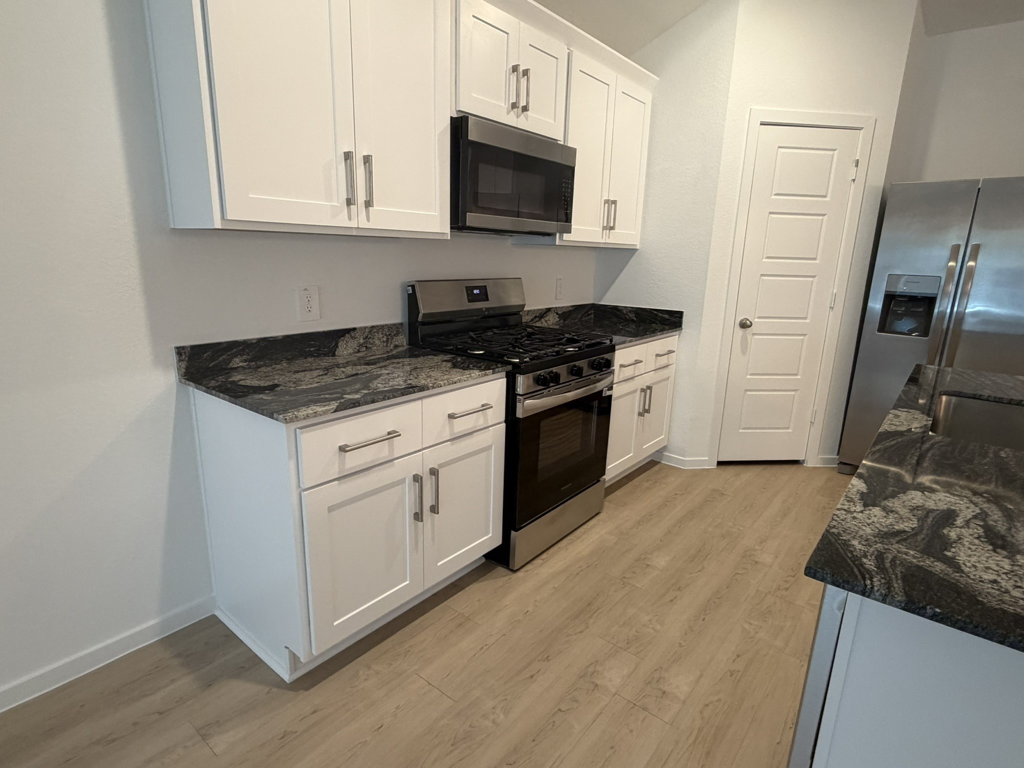 523 Robin Court Angleton, TX 77515 - Photo 11 of 50