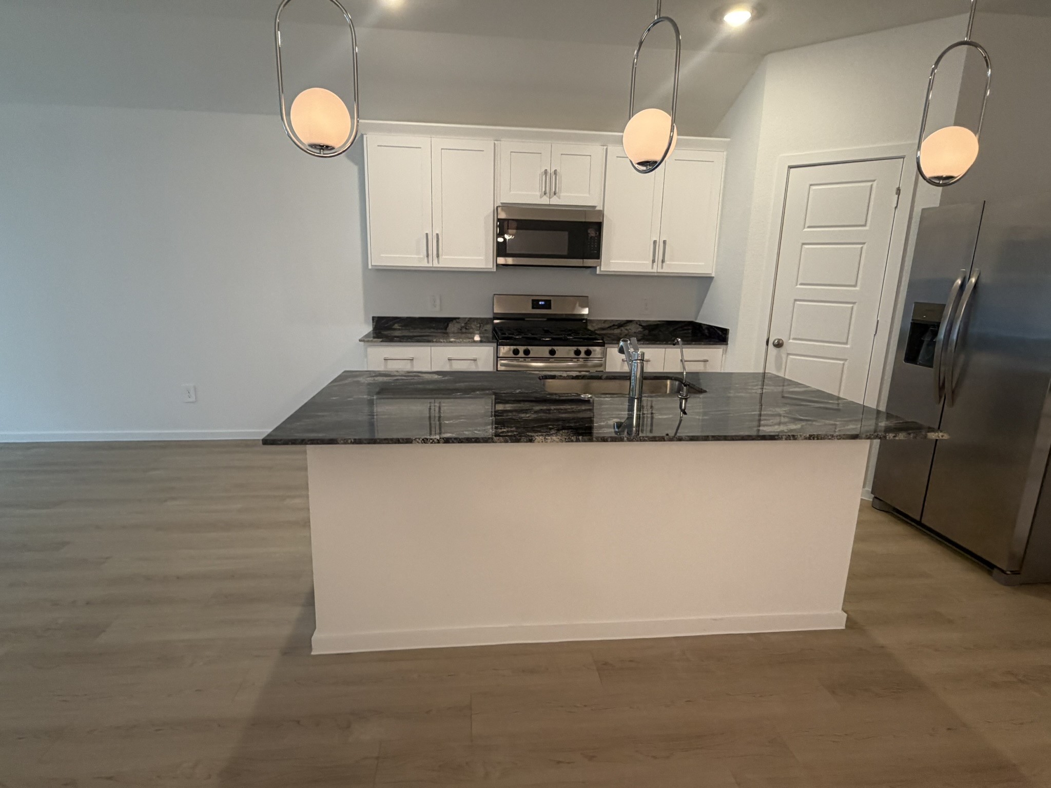 523 Robin Court Angleton, TX 77515 - Photo 14 of 50