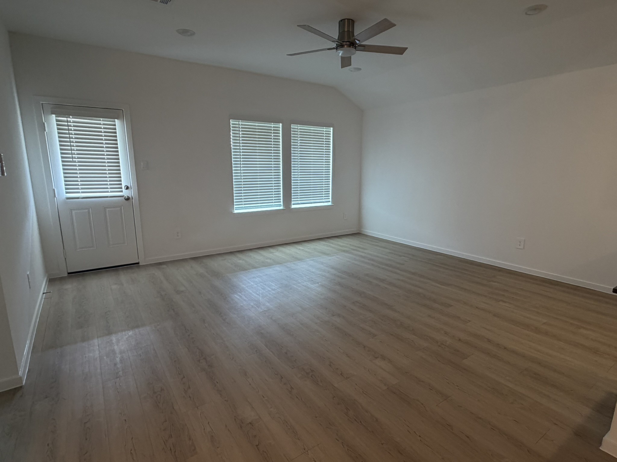 523 Robin Court Angleton, TX 77515 - Photo 15 of 50