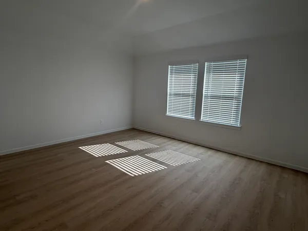 $2,550 | 523 Robin Court, Angleton, TX 77515