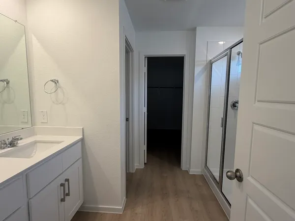 $2,550 | 523 Robin Court, Angleton, TX 77515