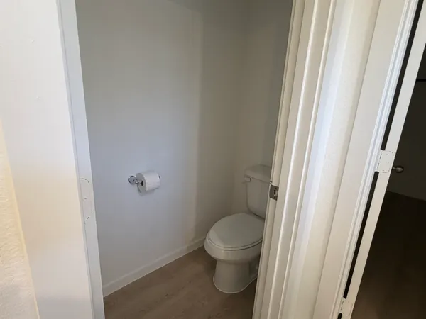 $2,550 | 523 Robin Court, Angleton, TX 77515