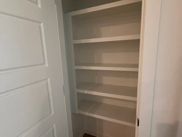 $2,550 | 523 Robin Court, Angleton, TX 77515