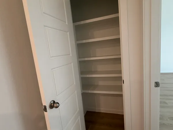 $2,550 | 523 Robin Court, Angleton, TX 77515