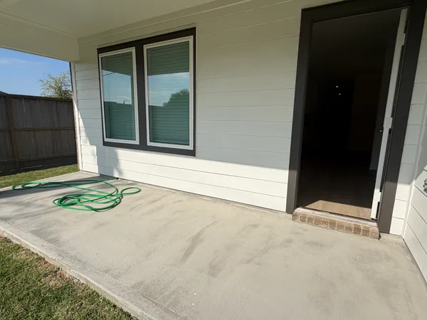 $2,550 | 523 Robin Court, Angleton, TX 77515