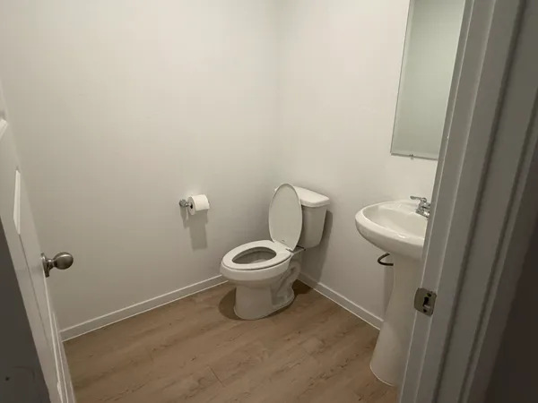 $2,550 | 523 Robin Court, Angleton, TX 77515