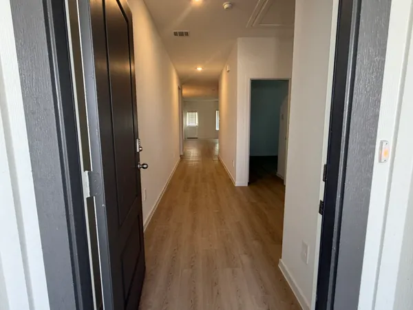 $2,550 | 523 Robin Court, Angleton, TX 77515