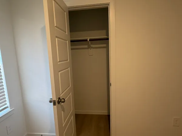 $2,550 | 523 Robin Court, Angleton, TX 77515