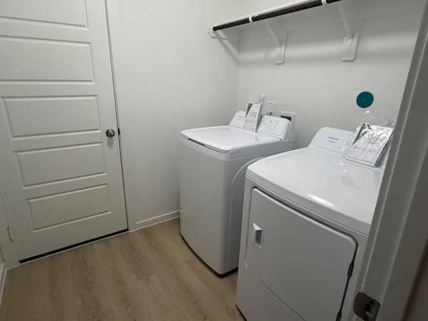 $2,550 | 523 Robin Court, Angleton, TX 77515