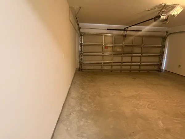 $2,550 | 523 Robin Court, Angleton, TX 77515