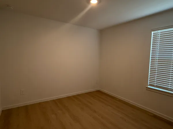 $2,550 | 523 Robin Court, Angleton, TX 77515