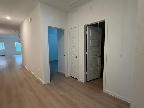 $2,550 | 523 Robin Court, Angleton, TX 77515