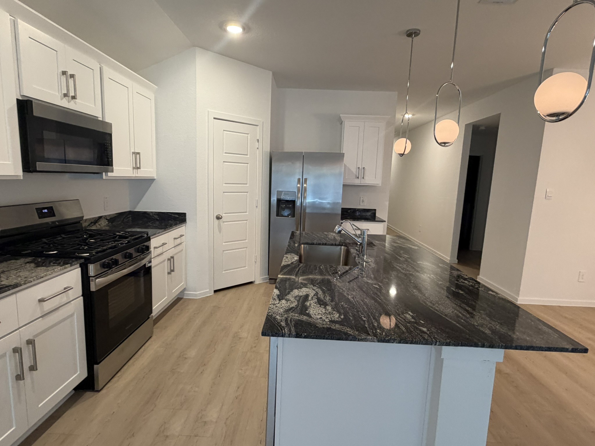 523 Robin Court Angleton, TX 77515 - Photo 10 of 50