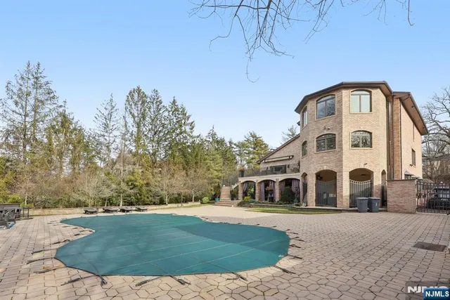 $2,200,000 | 301 Piermont Road, Norwood, NJ 07648