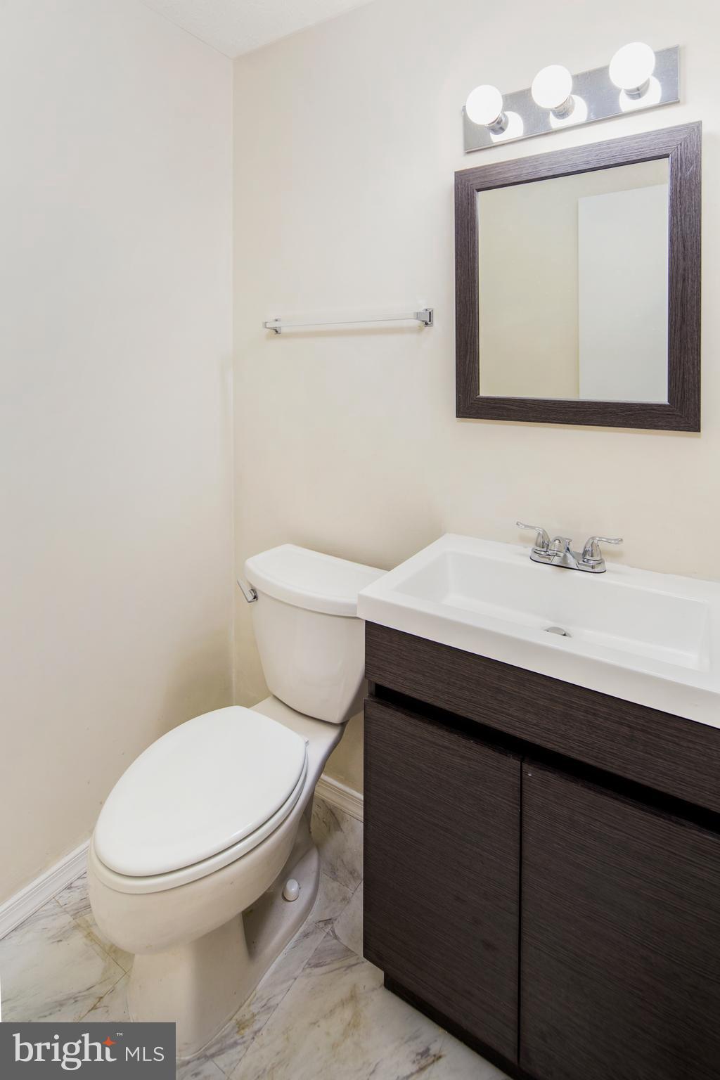 445 Heather Ridge Drive Frederick, MD 21702 - Photo 13 of 30 Main Floor powder room