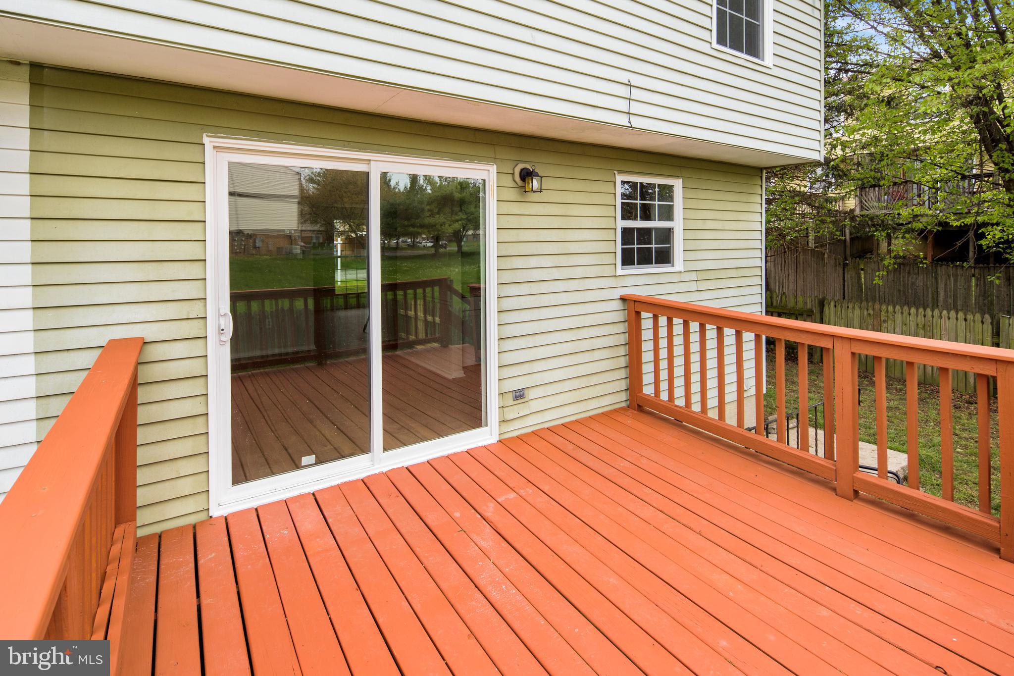 445 Heather Ridge Drive Frederick, MD 21702 - Photo 27 of 30 Extend your dining experience outside!
