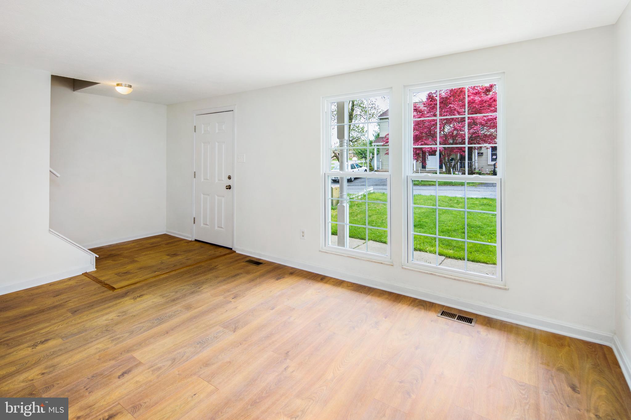 Beautiful floor throughout main!