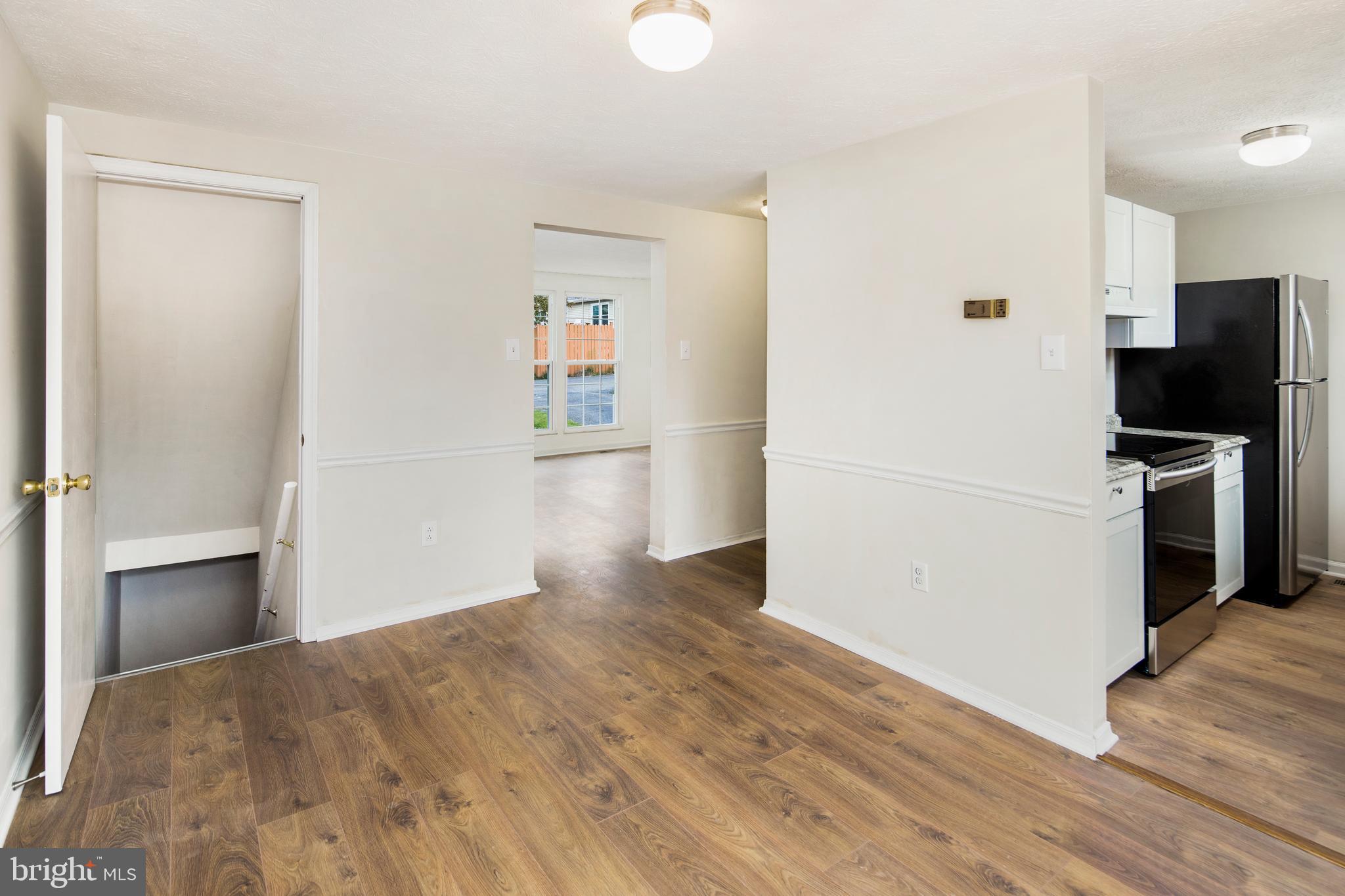 445 Heather Ridge Drive Frederick, MD 21702 - Photo 8 of 30 Dining and kitchen are conveniently located!