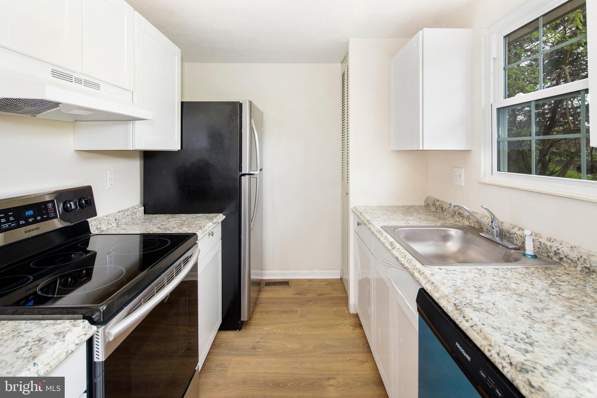 445 Heather Ridge Drive Frederick, MD 21702 - Photo 10 of 30 Completely updated kitchen!