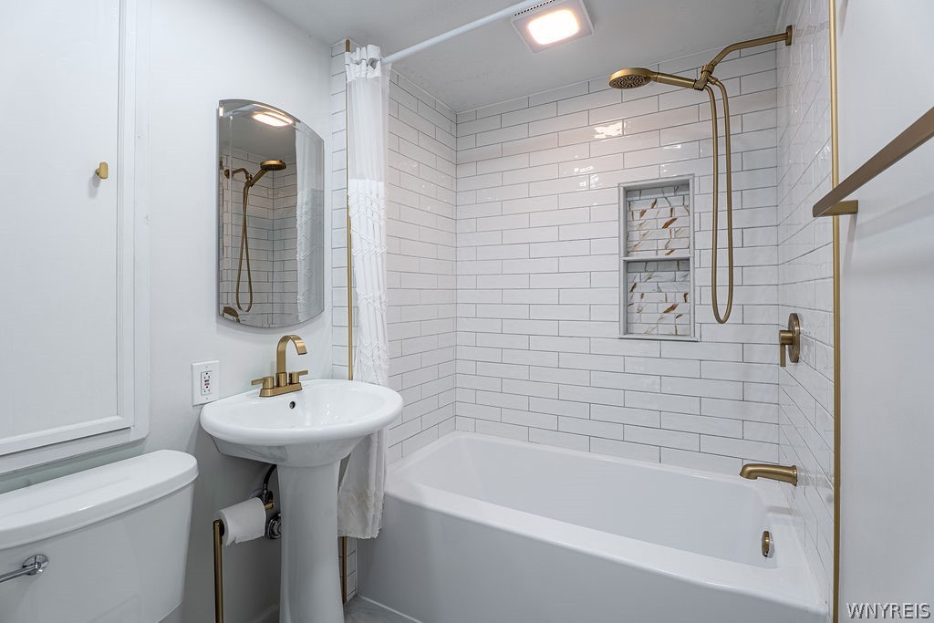 1772 Center Road West Seneca, NY 14224 - Photo 22 of 28 Main Bathroom